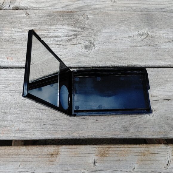 Vintage Floral Makeup Compact Mirror Made in Japan BLACK GOLD EUC - Picture 2 of 6